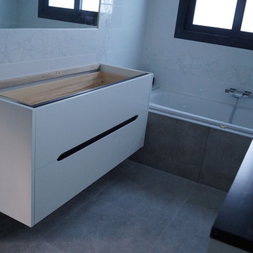 Meuble de salle de bains sur mesure, meuble vasques, faades laques blanches